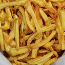 Paithrka Jackfruit Chips: Crispy, golden-yellow sun-dried jackfruit slices in a 1:1 square product shot, showing a crunchy natural texture.